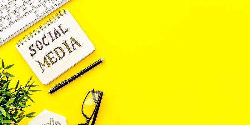 ile kosztuje prowadzenie social mediów