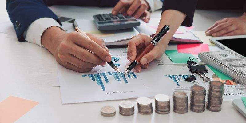 ile kosztuje prowadzenie social mediów