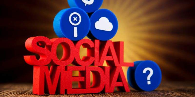 le kosztuje obsługa social mediów